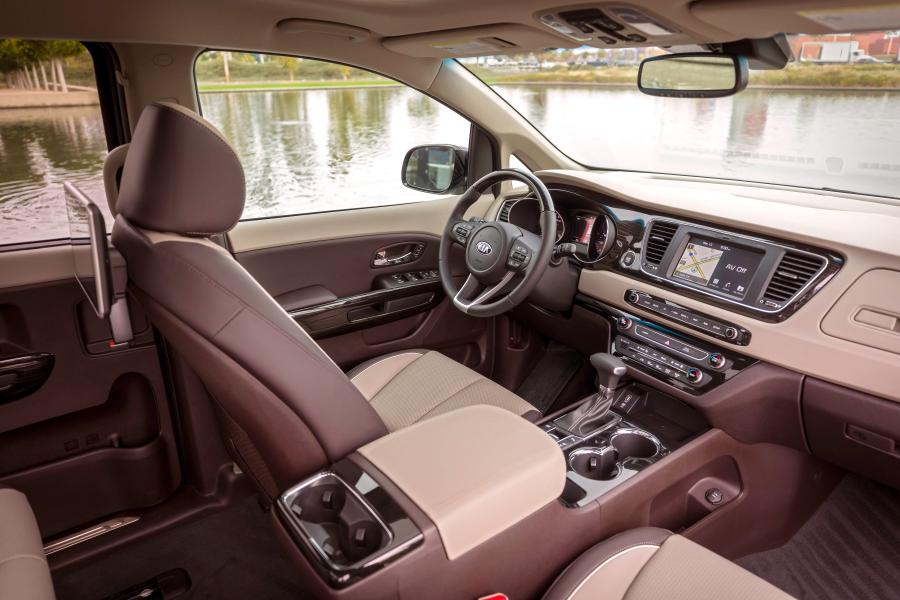 Интерьер Kia Sedona SXL (YP) 2018 года  (фото 10 из 13)